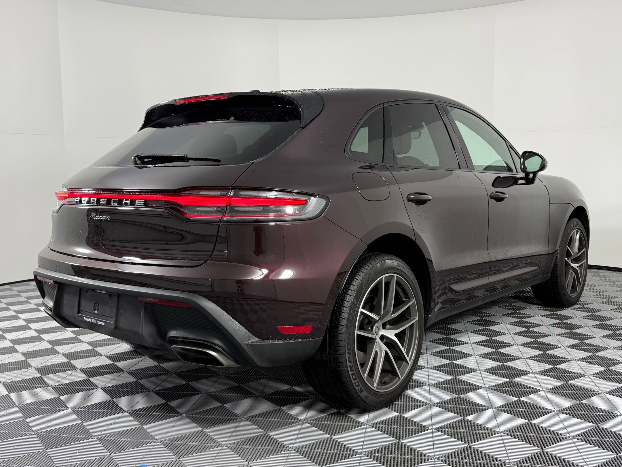 New 2025 Porsche Macan image 9