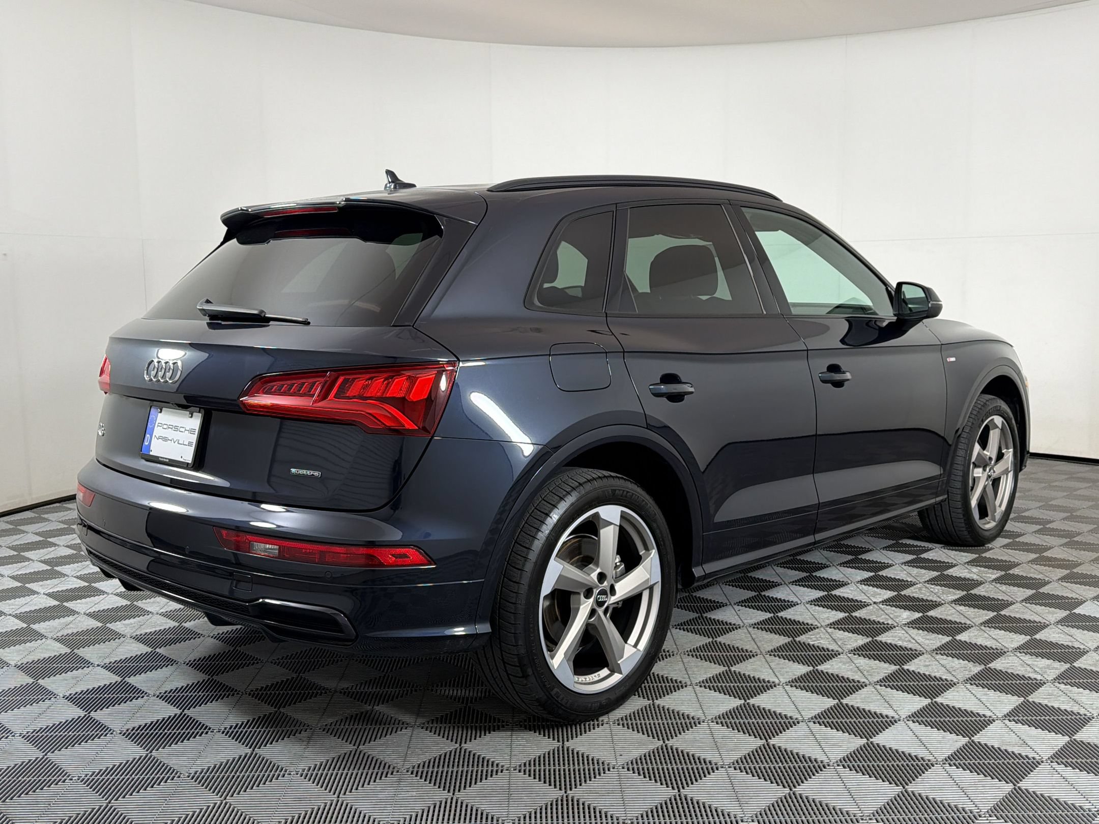 Used 2020 Audi Q5 2.0T Titanium Premium Plus w/ Premium Plus Package AWD/4WD image 10