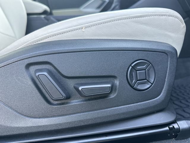 Used 2020 Audi Q3 2.0T Premium Plus w/ Premium Plus Package AWD/4WD image 30