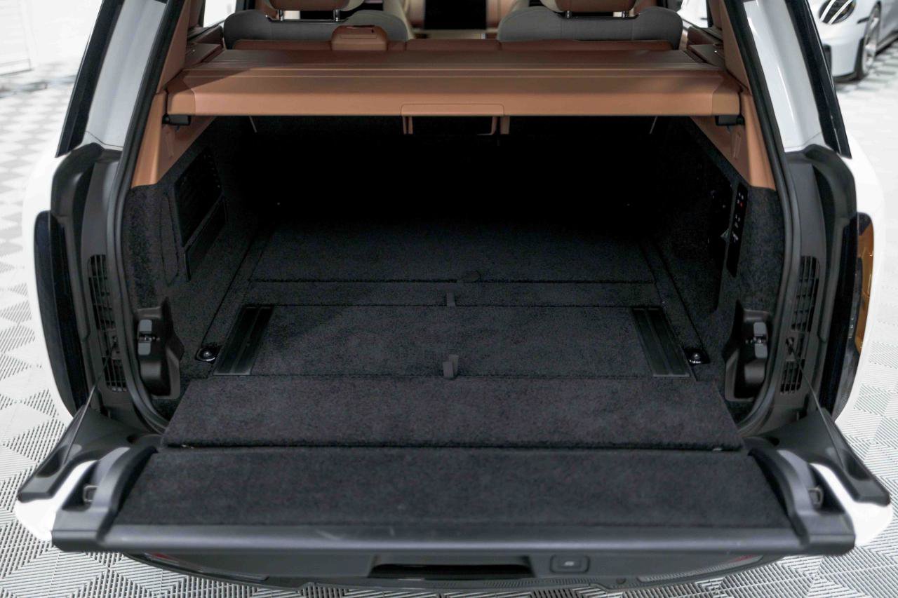 Used 2024 Land Rover Range Rover SV AWD/4WD image 90