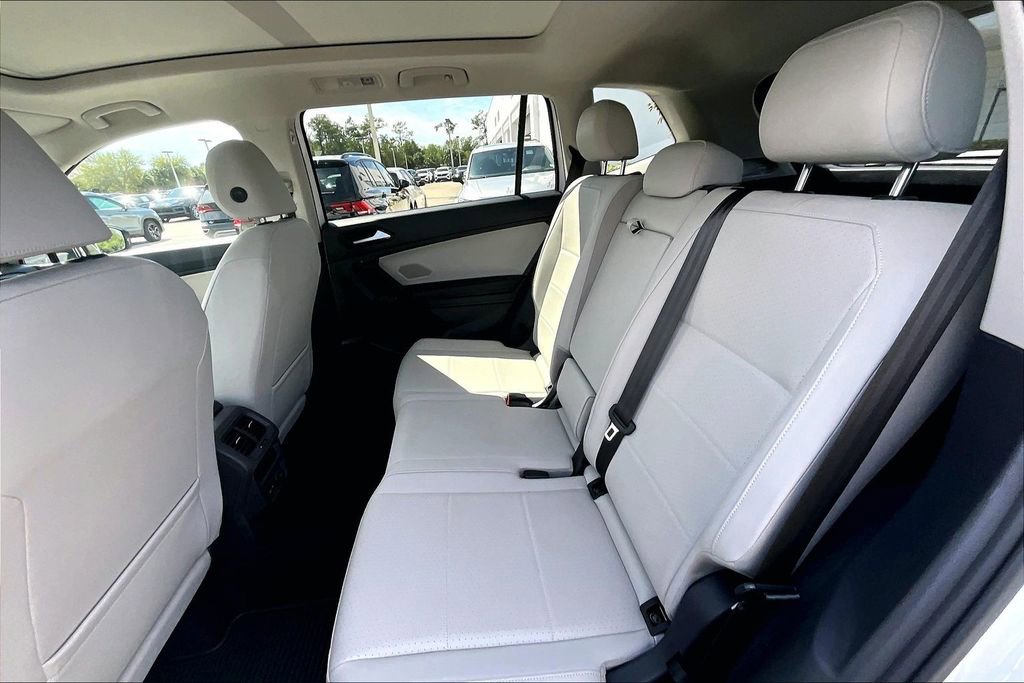 Used 2019 Volkswagen Tiguan SE w/ Panoramic Sunroof Package image 17