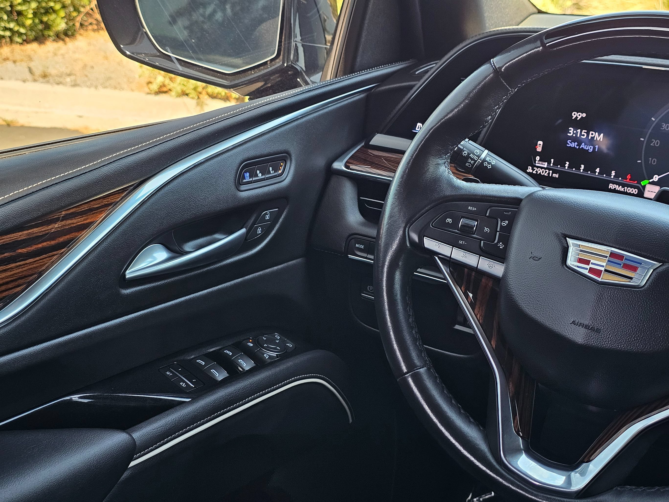 Used 2023 Cadillac Escalade Premium Luxury RWD image 36