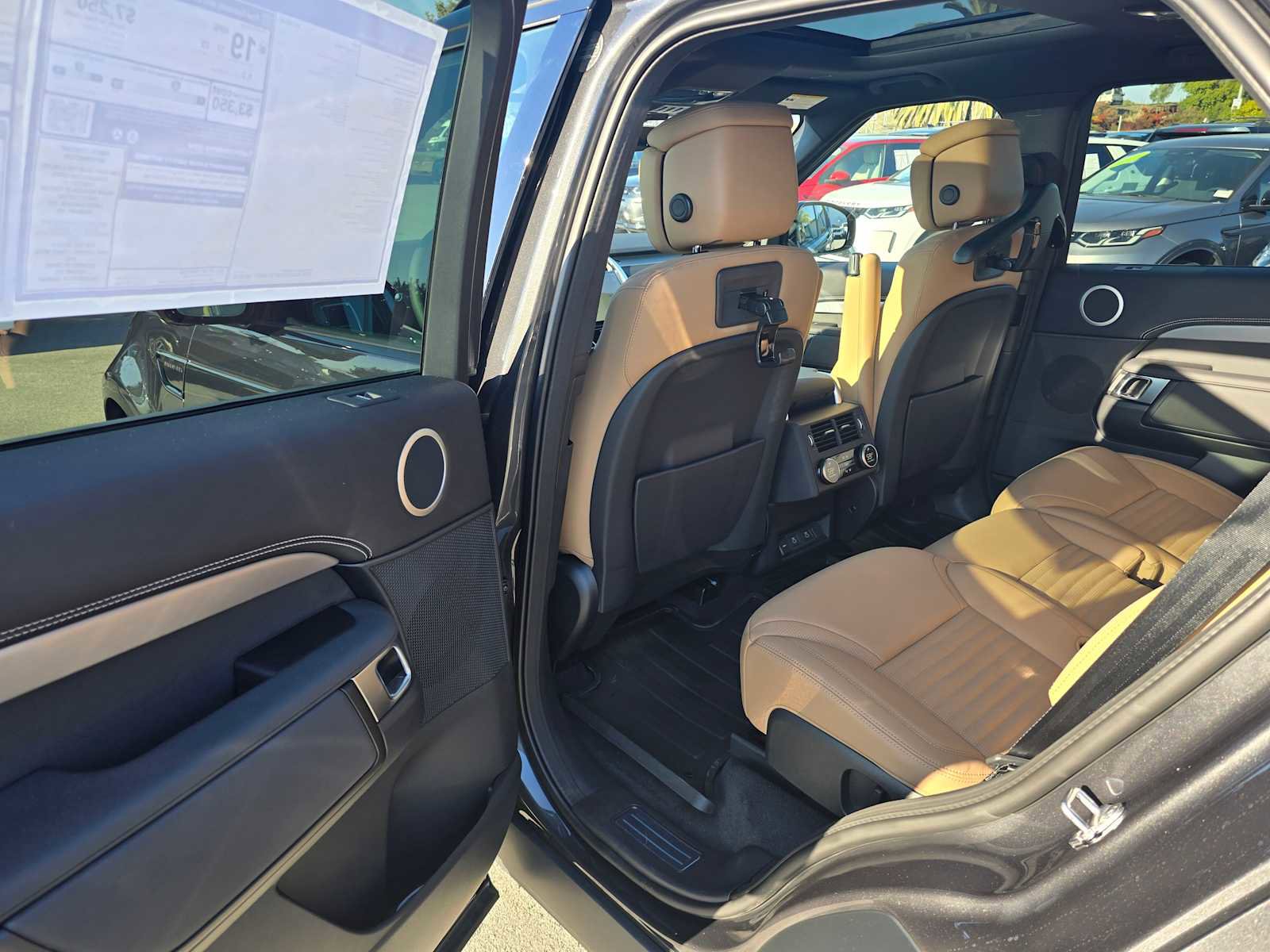 New 2025 Land Rover Discovery Dynamic SE image 15