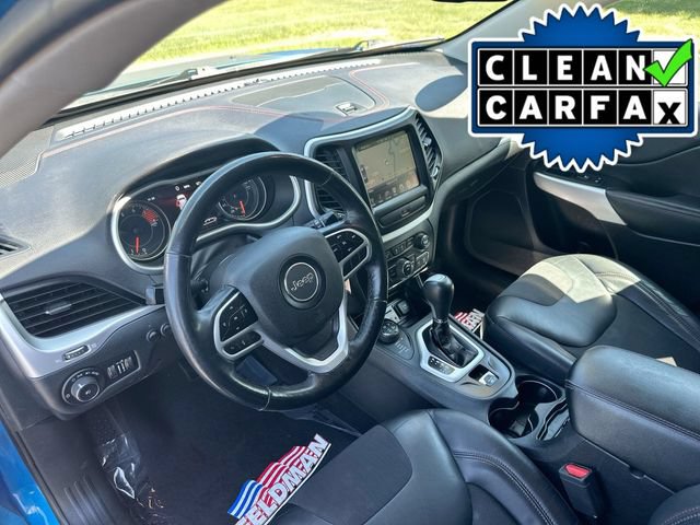 Used 2018 Jeep Cherokee Trailhawk w/ Cold Weather Group AWD/4WD image 2