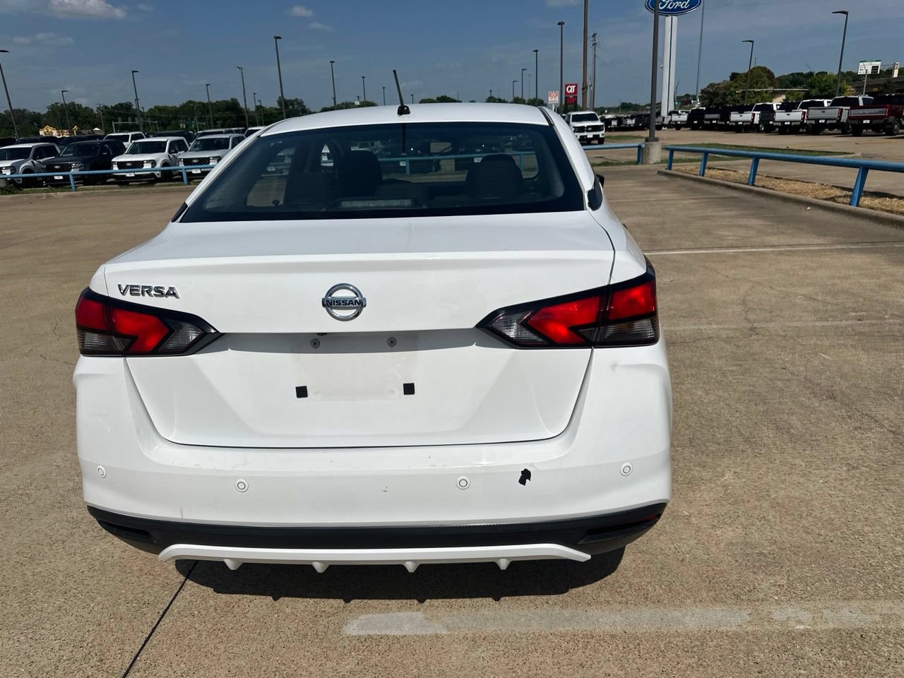 Used 2022 Nissan Versa S FWD image 8