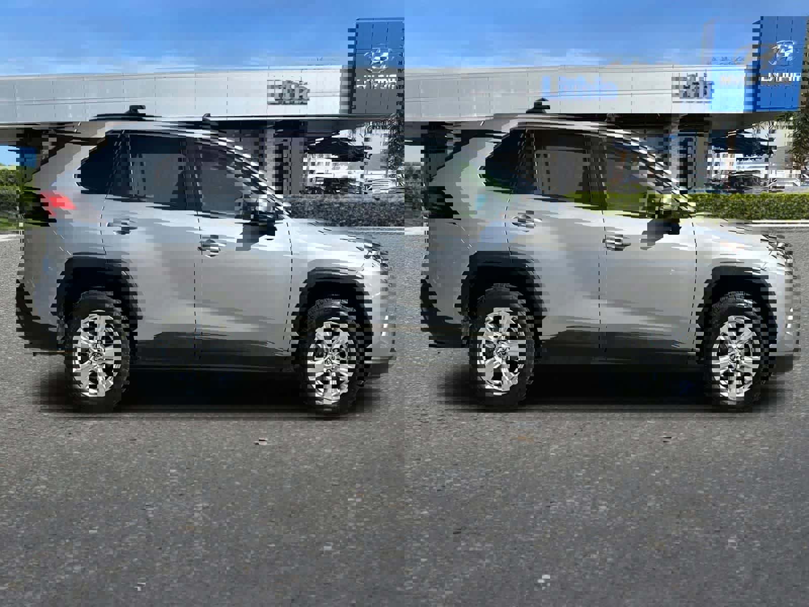 Used 2020 Toyota RAV4 XLE w/ Convenience Package image 10