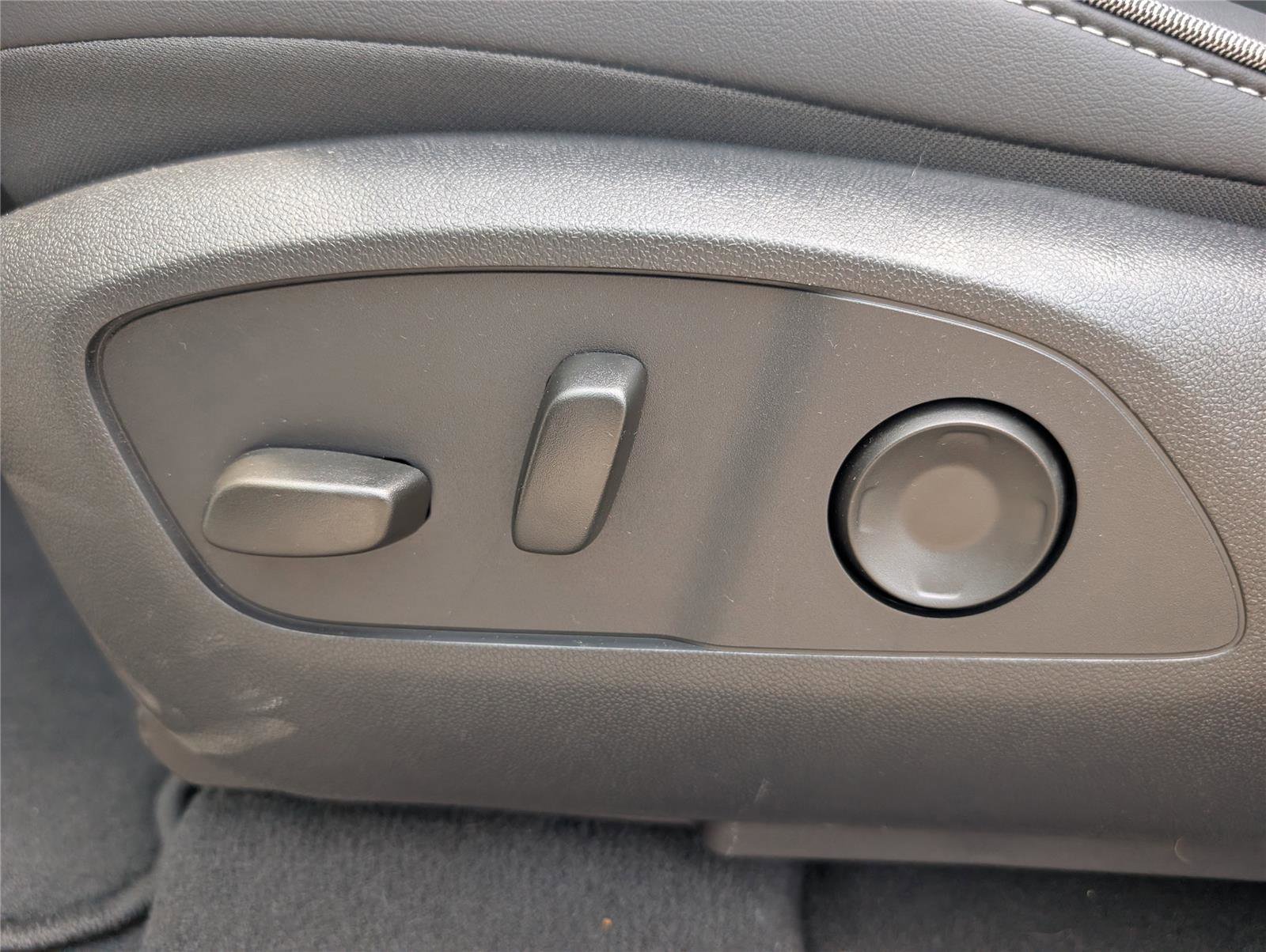 New 2025 Chevrolet Silverado EV LT image 15