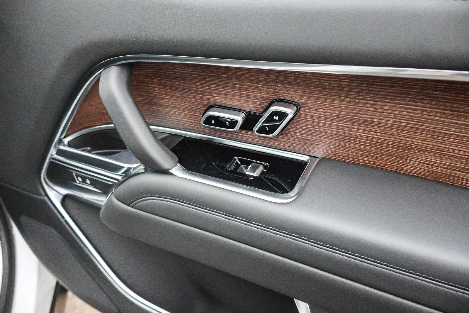 New 2025 Land Rover Range Rover SE AWD/4WD image 18
