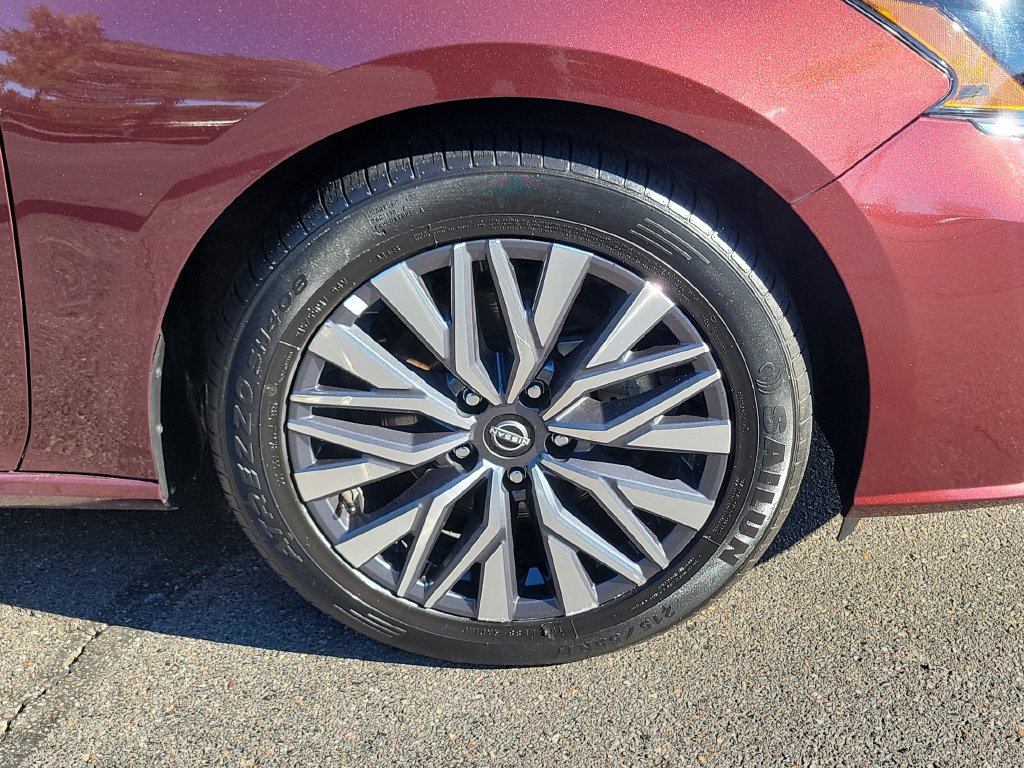 Used 2025 Nissan Altima 2.5 SV FWD image 8
