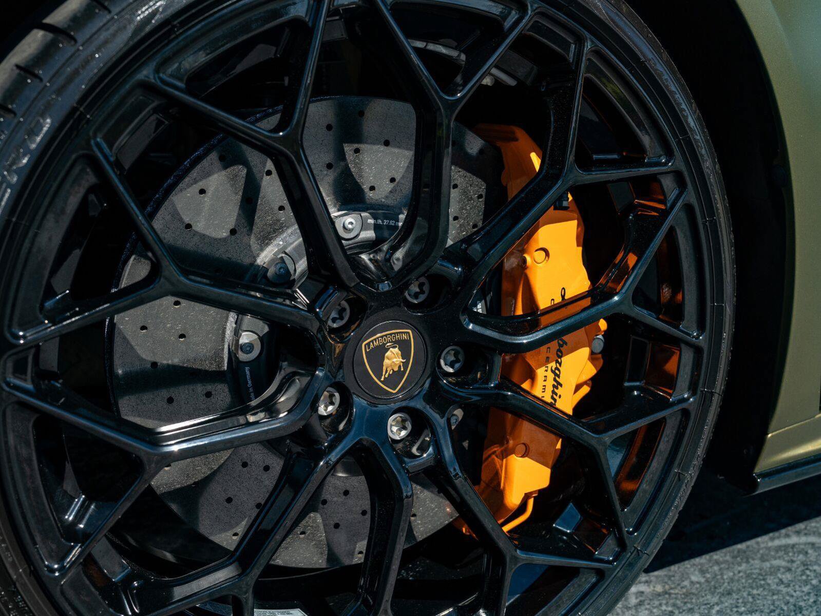Used 2023 Lamborghini Huracan EVO RWD image 16