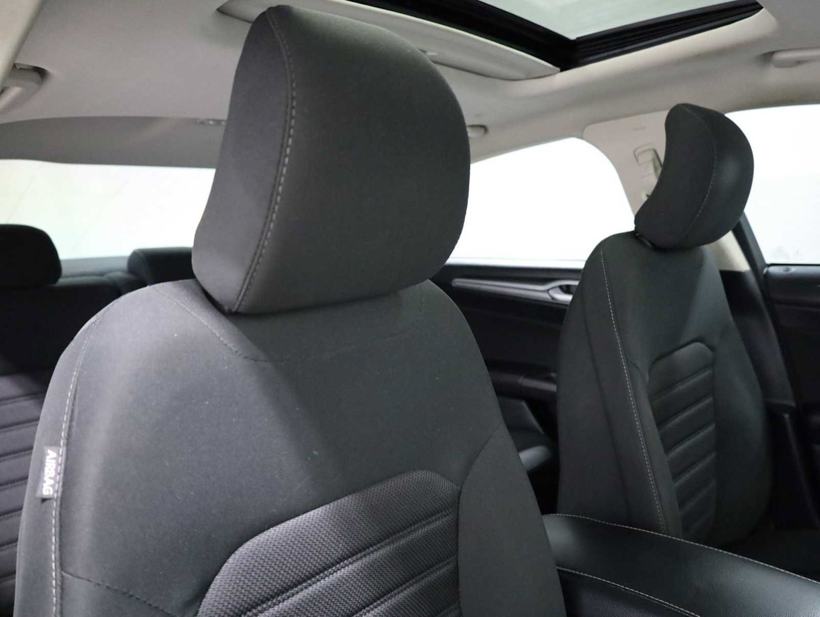 Used 2019 Ford Fusion SE FWD image 21