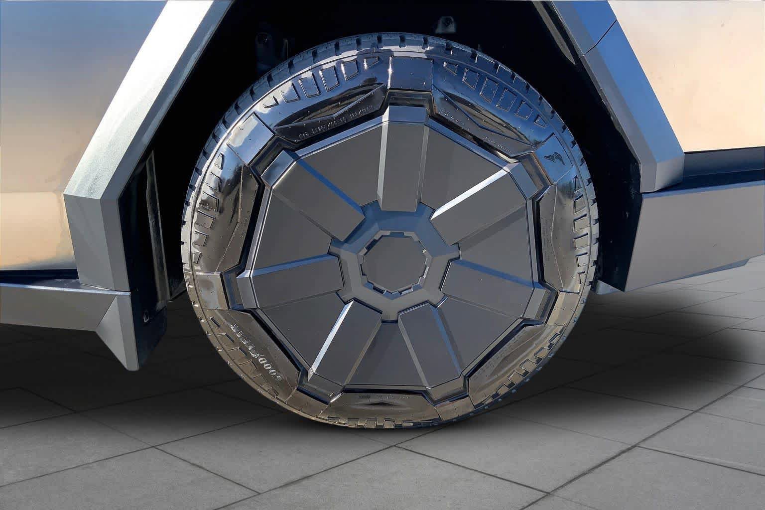 Used 2024 Tesla Cybertruck AWD Crew Cab image 9