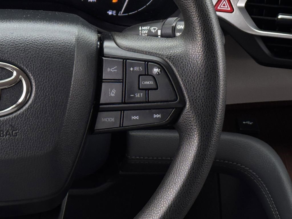 Used 2024 Toyota Sienna LE image 15