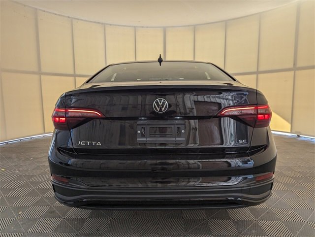 Certified 2022 Volkswagen Jetta SE w/ Panoramic Sunroof Package image 10