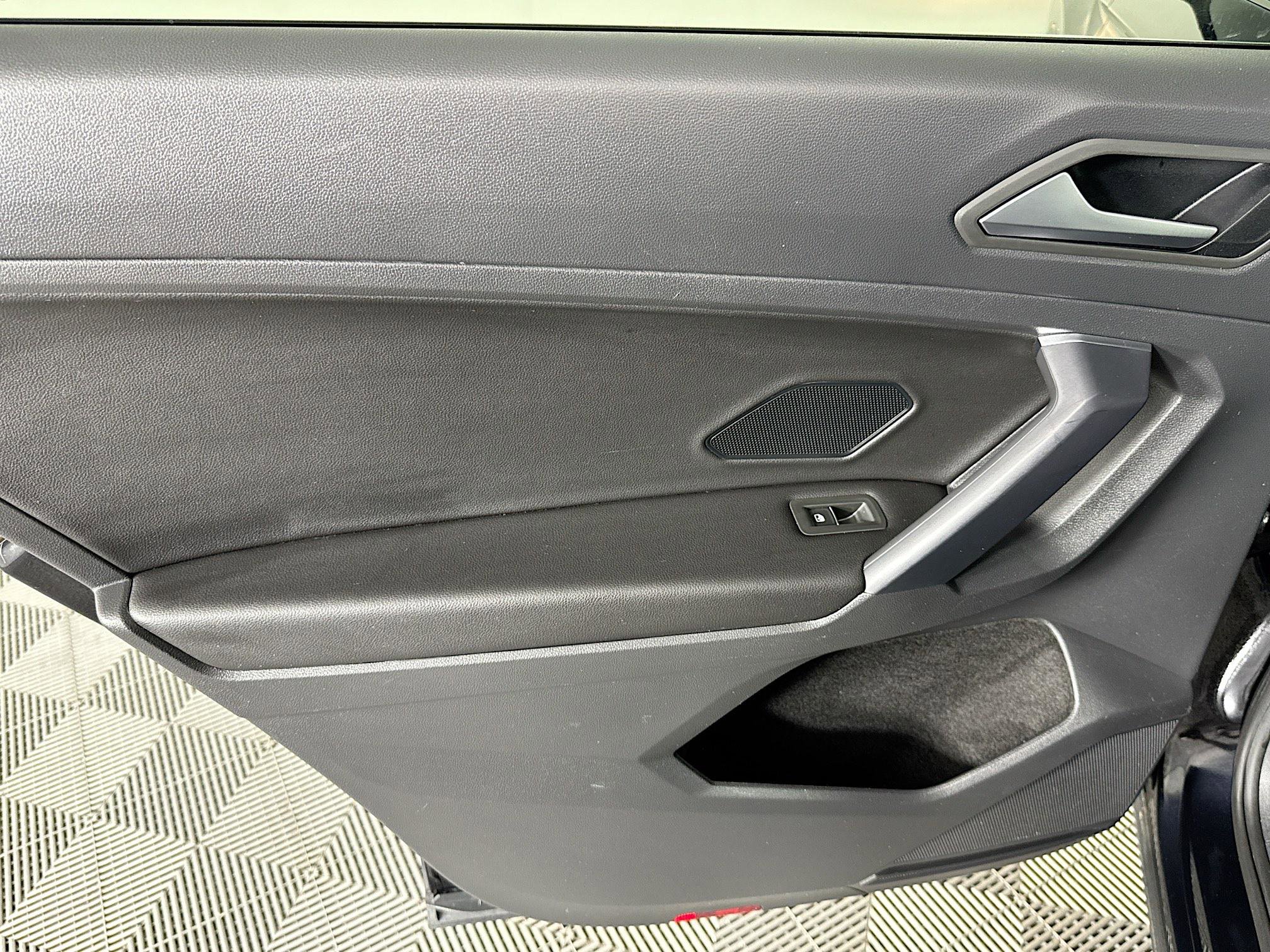 Used 2021 Volkswagen Tiguan SE w/ Panoramic Sunroof Package FWD image 25