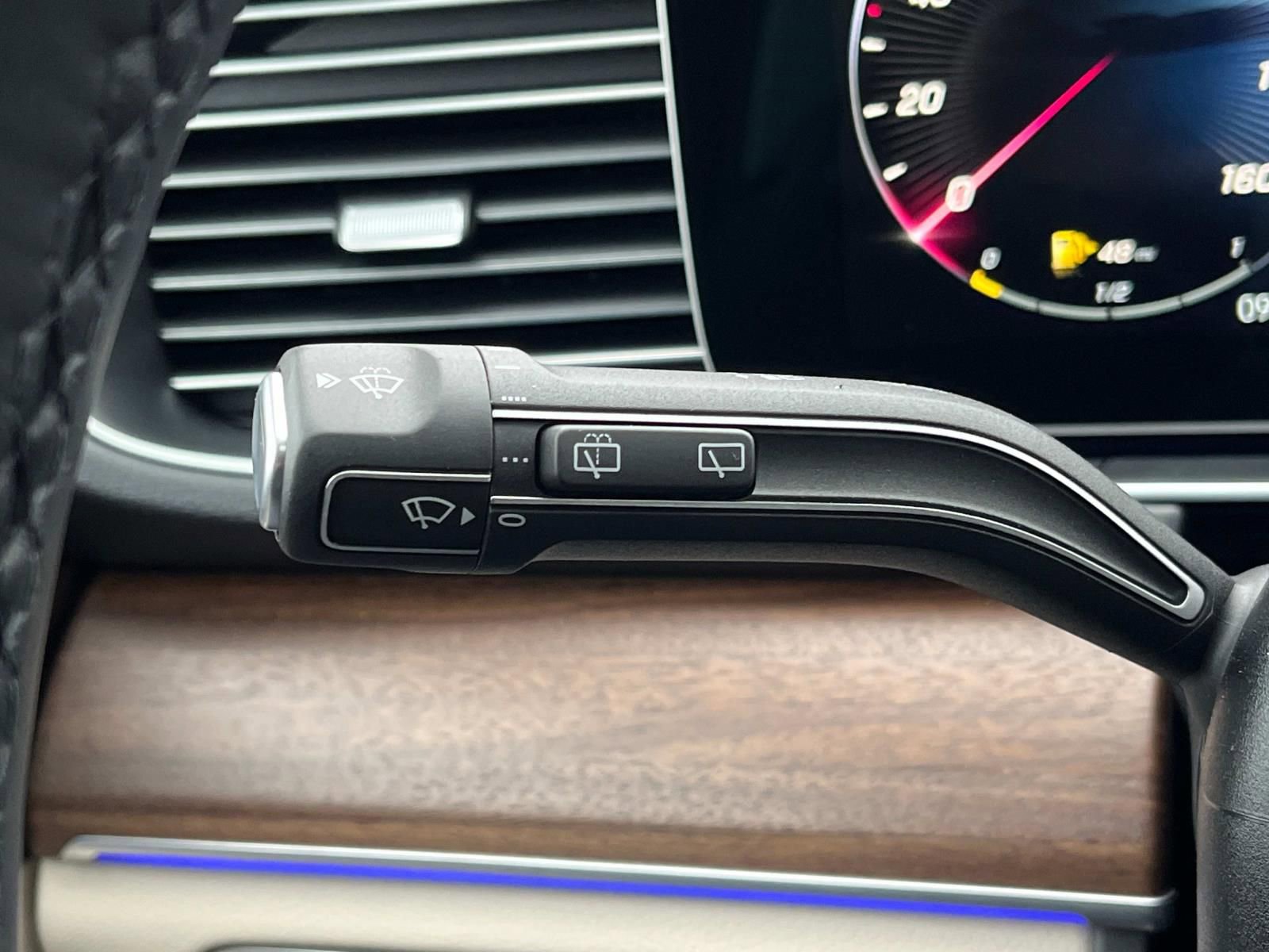 Certified 2025 Mercedes-Benz GLE 350 4MATIC image 28