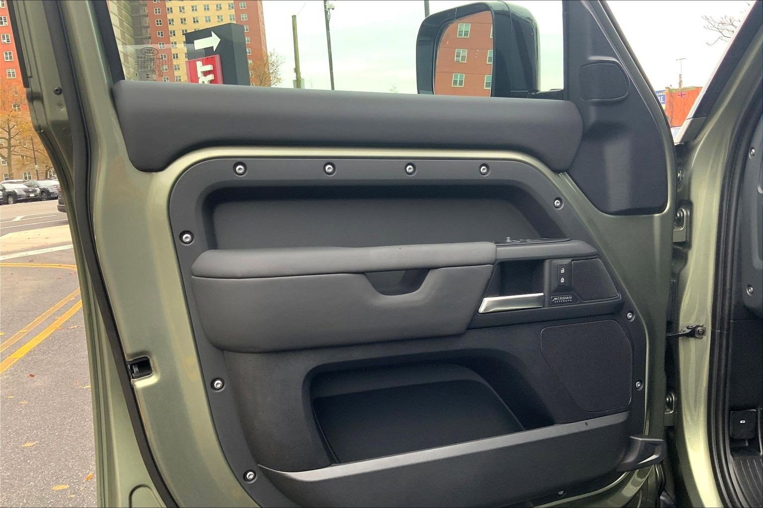 Used 2025 Land Rover Defender 110 X-Dynamic SE image 21