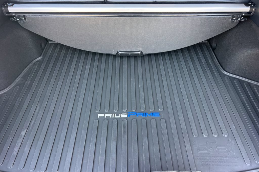 Certified 2021 Toyota Prius Prime Limited FWD image 17