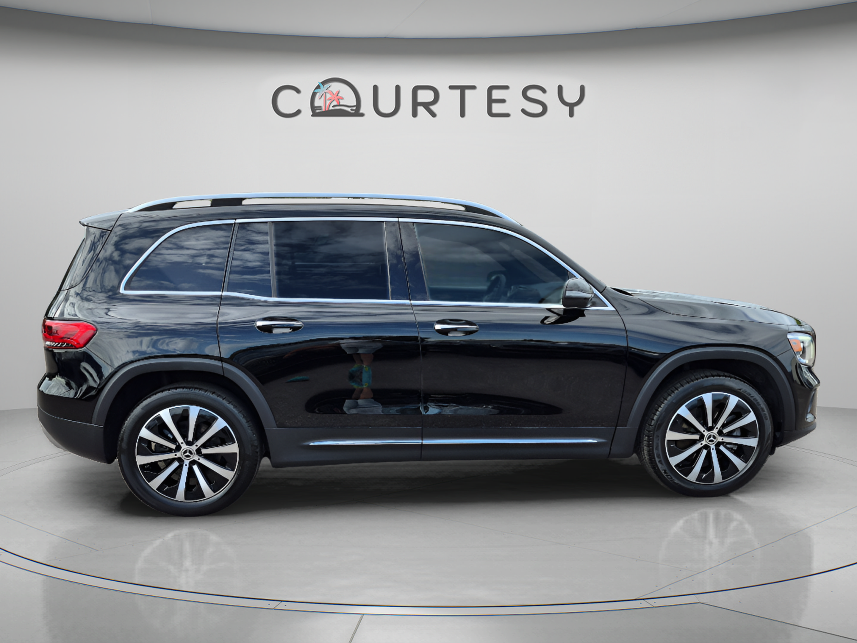 Used 2023 Mercedes-Benz GLB 250 image 8