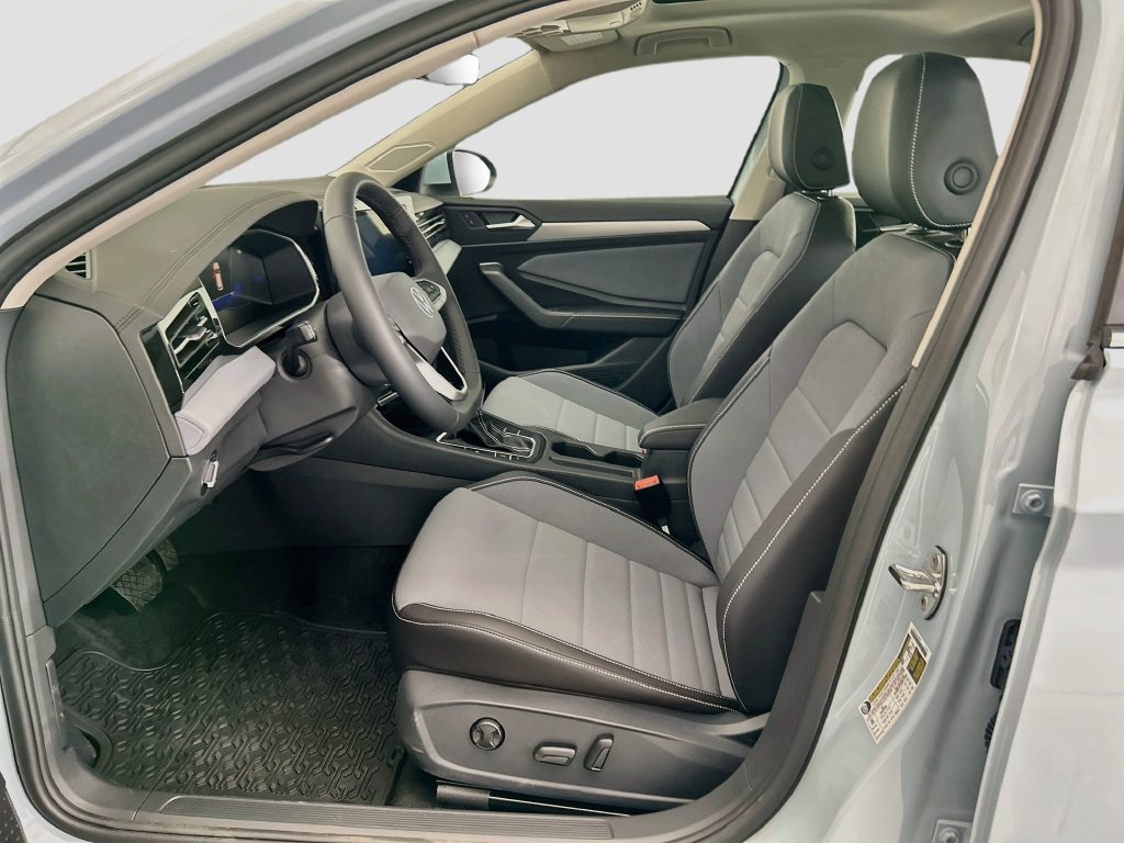 New 2027 Volkswagen Jetta SE FWD image 17