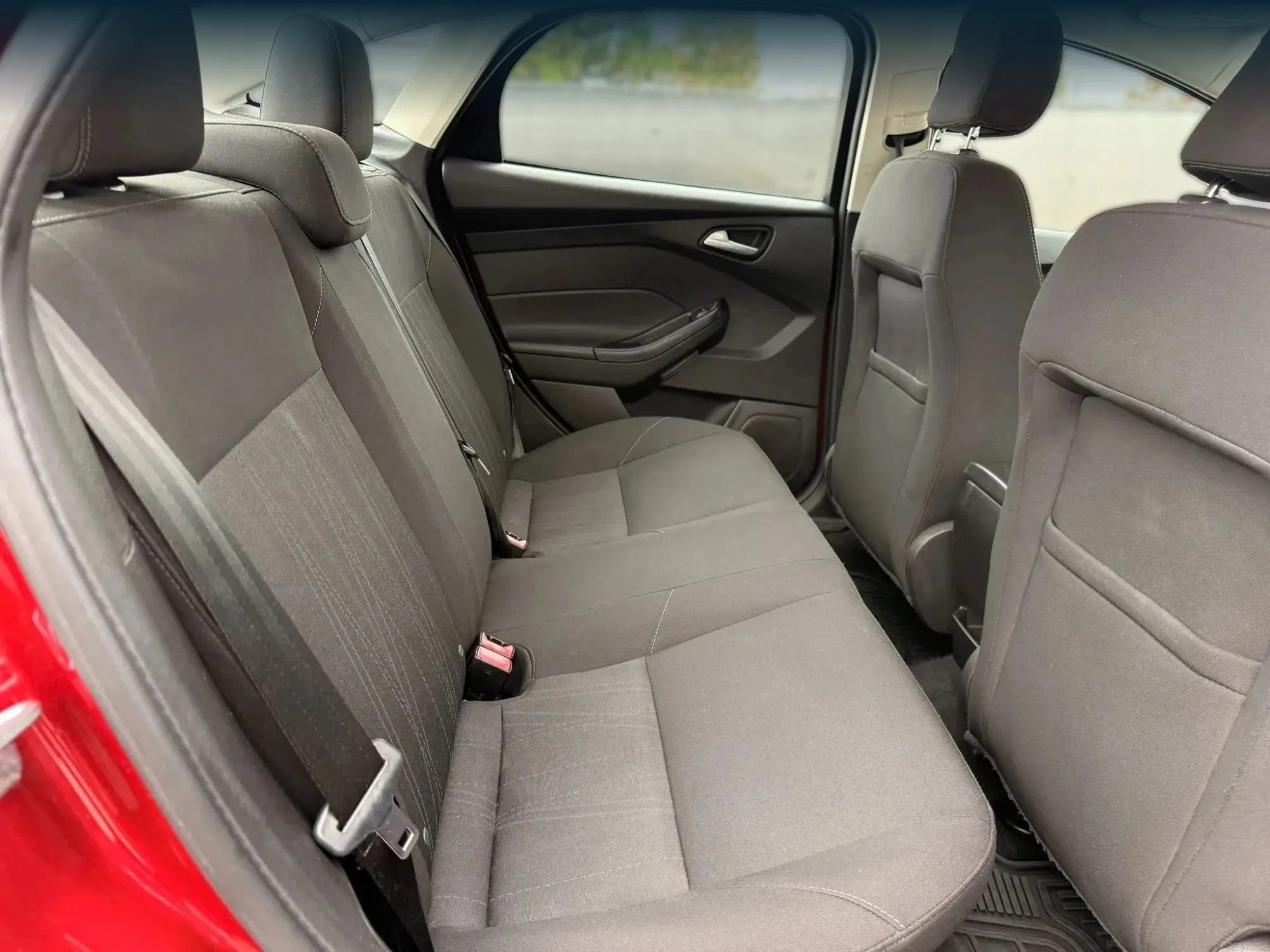 Used 2015 Ford Focus SE w/ SE Cold Weather Package FWD image 20