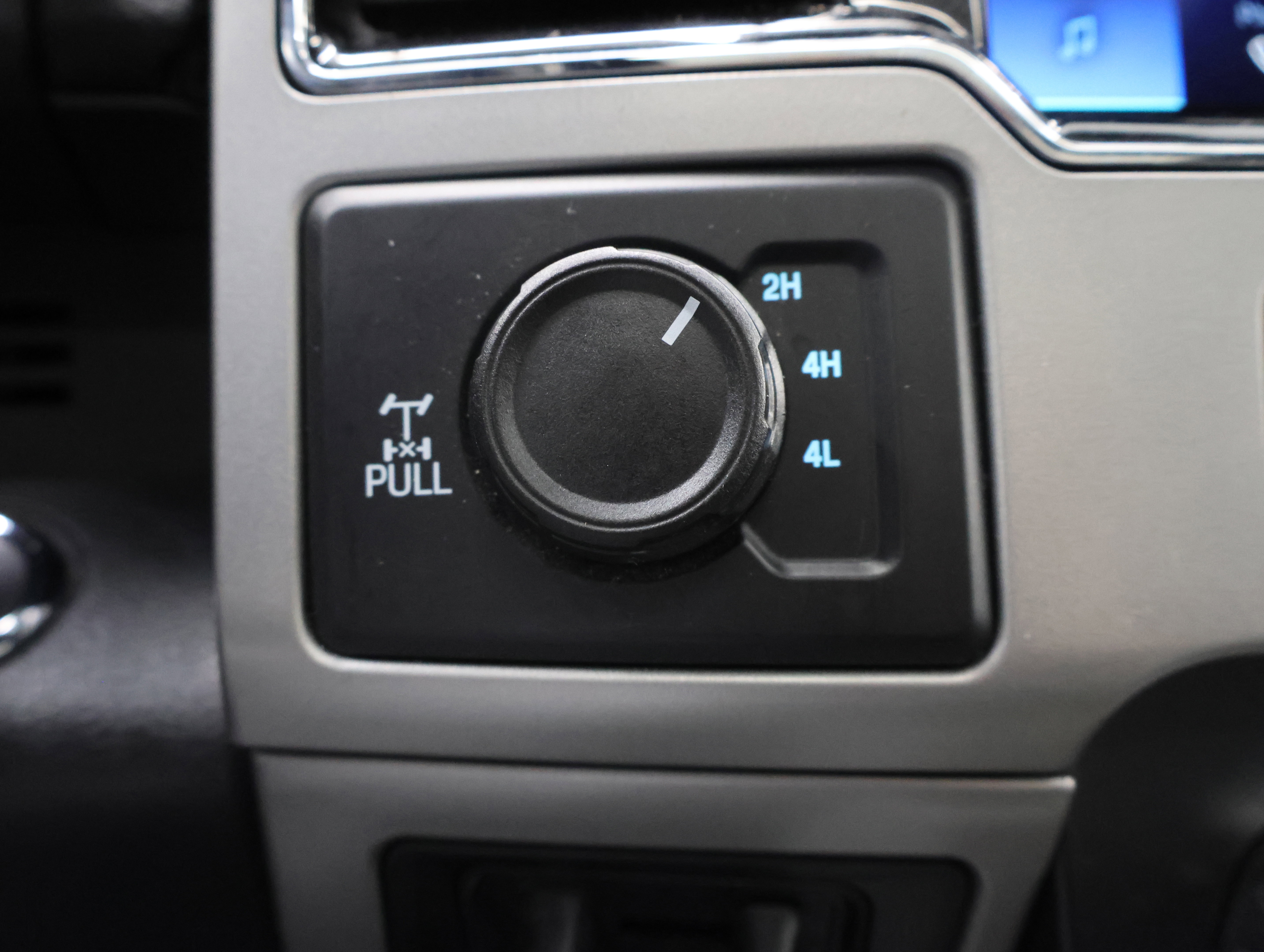 Used 2022 Ford F350 Lariat w/ Black Appearance Package AWD/4WD image 53