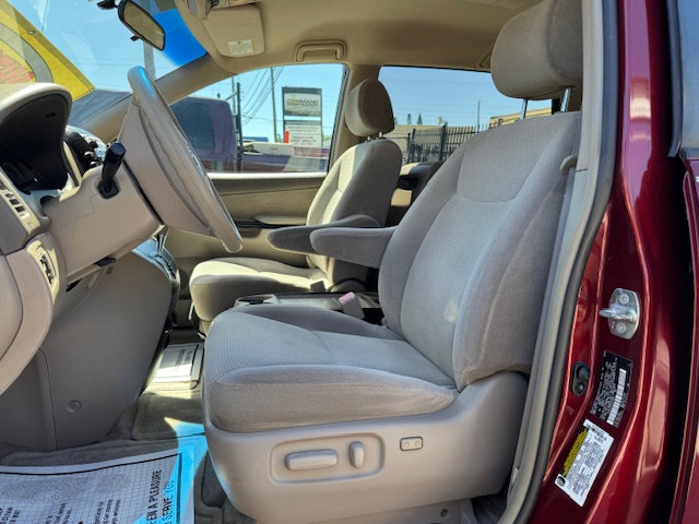 Used 2005 Toyota Sienna LE image 10