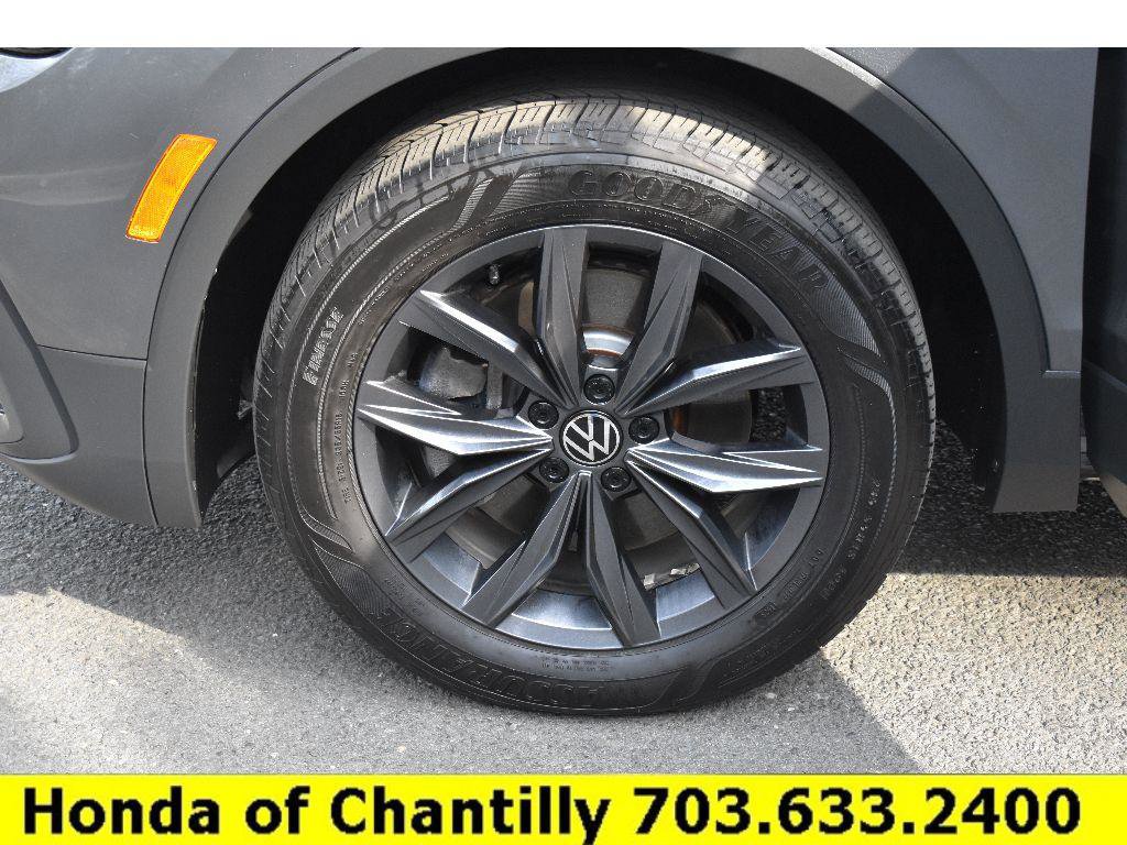 Used 2023 Volkswagen Tiguan SE image 32