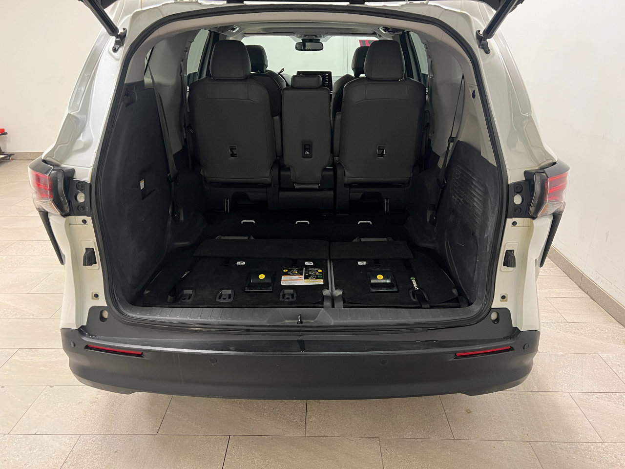 Used 2021 Toyota Sienna XLE w/ XLE Plus Package image 19