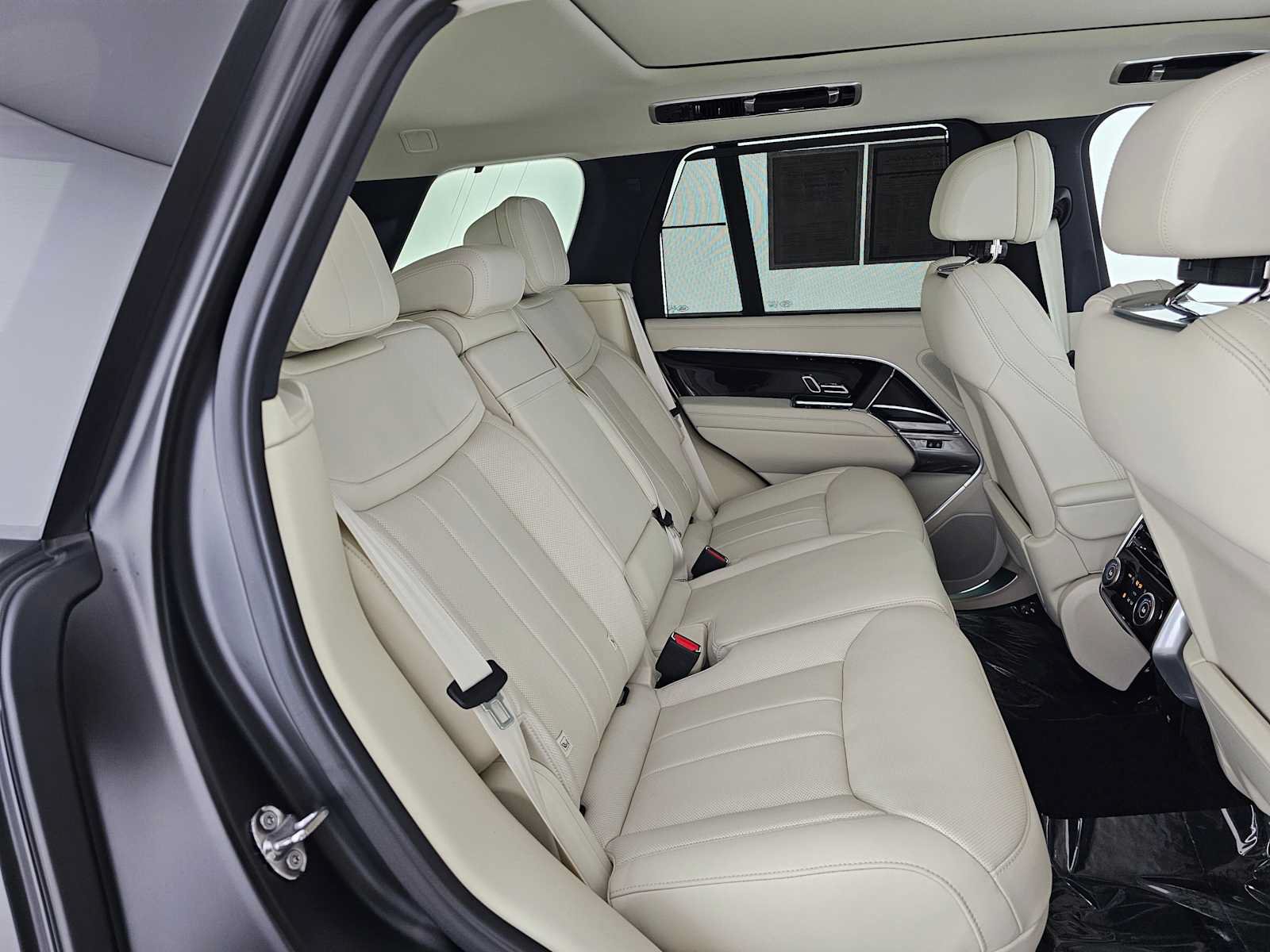 Used 2026 Land Rover Range Rover SE AWD/4WD image 12