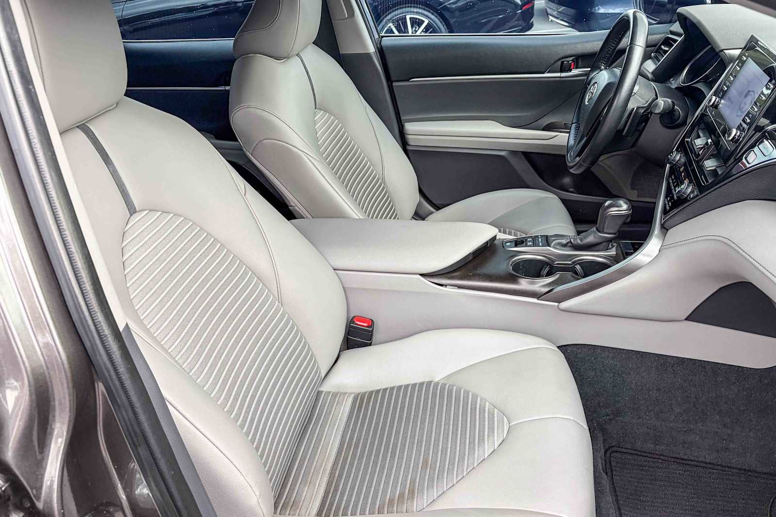 Used 2022 Toyota Camry SE image 15