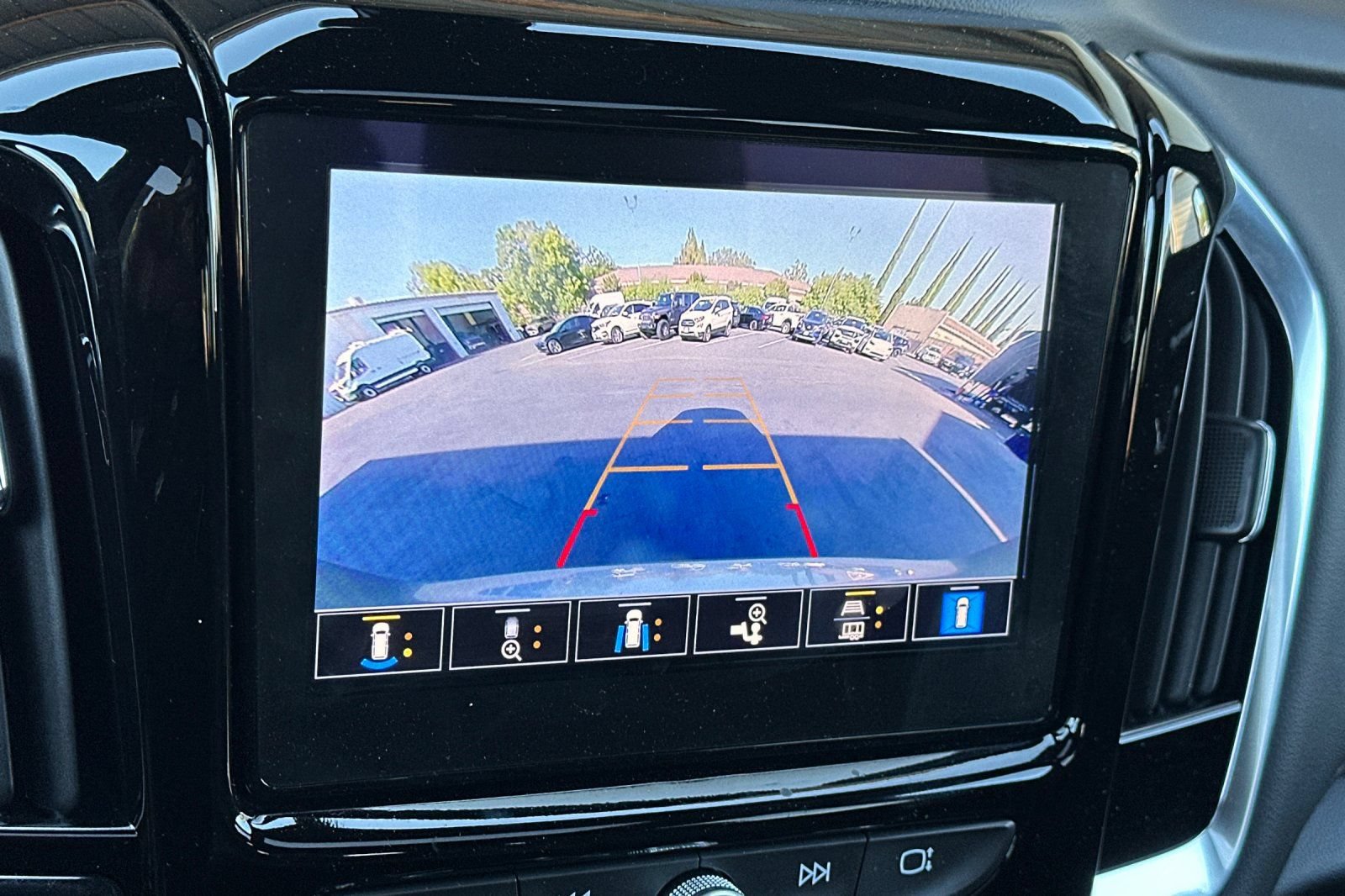 Used 2023 Chevrolet Traverse RS AWD/4WD image 19