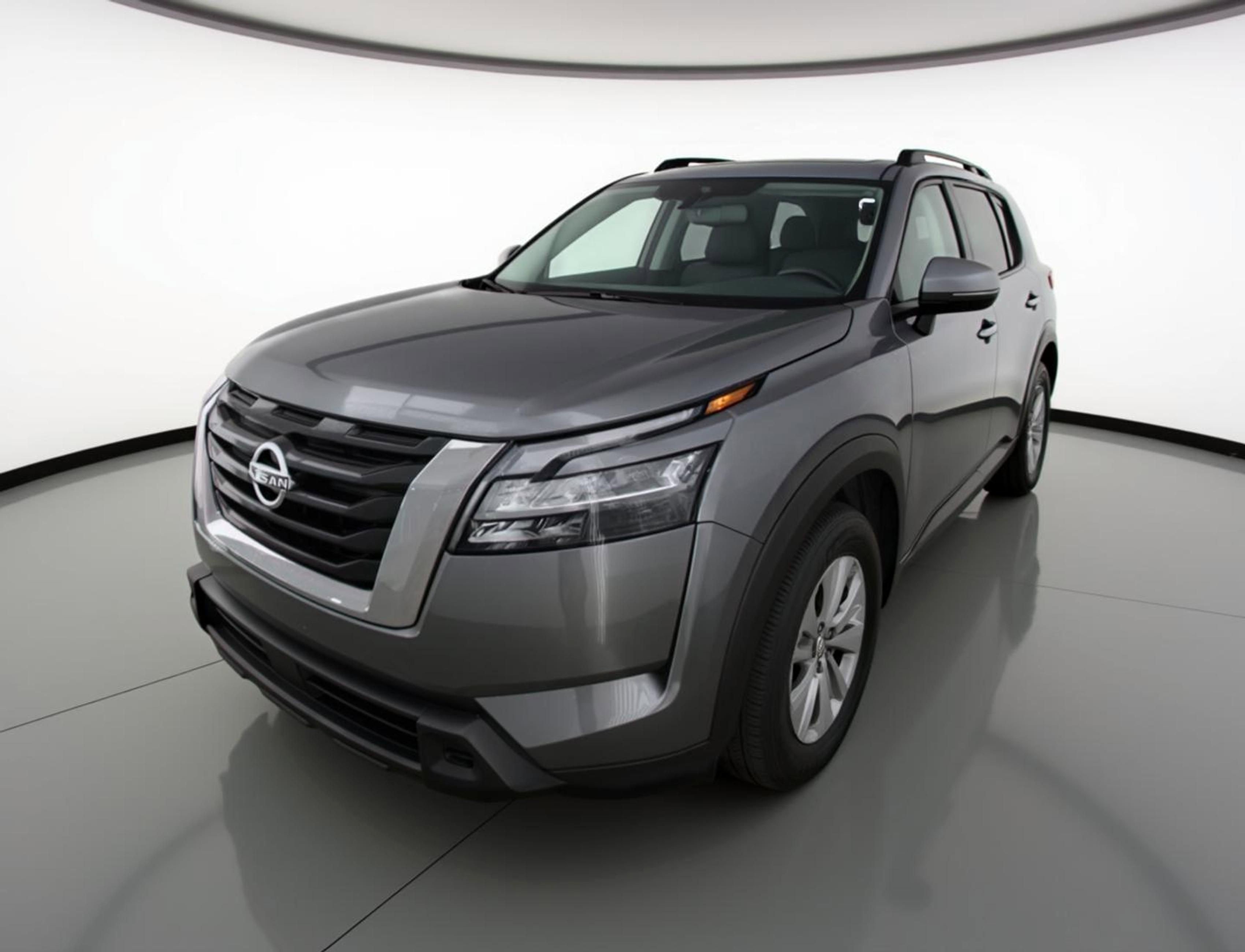 Used 2025 Nissan Pathfinder SV image 3