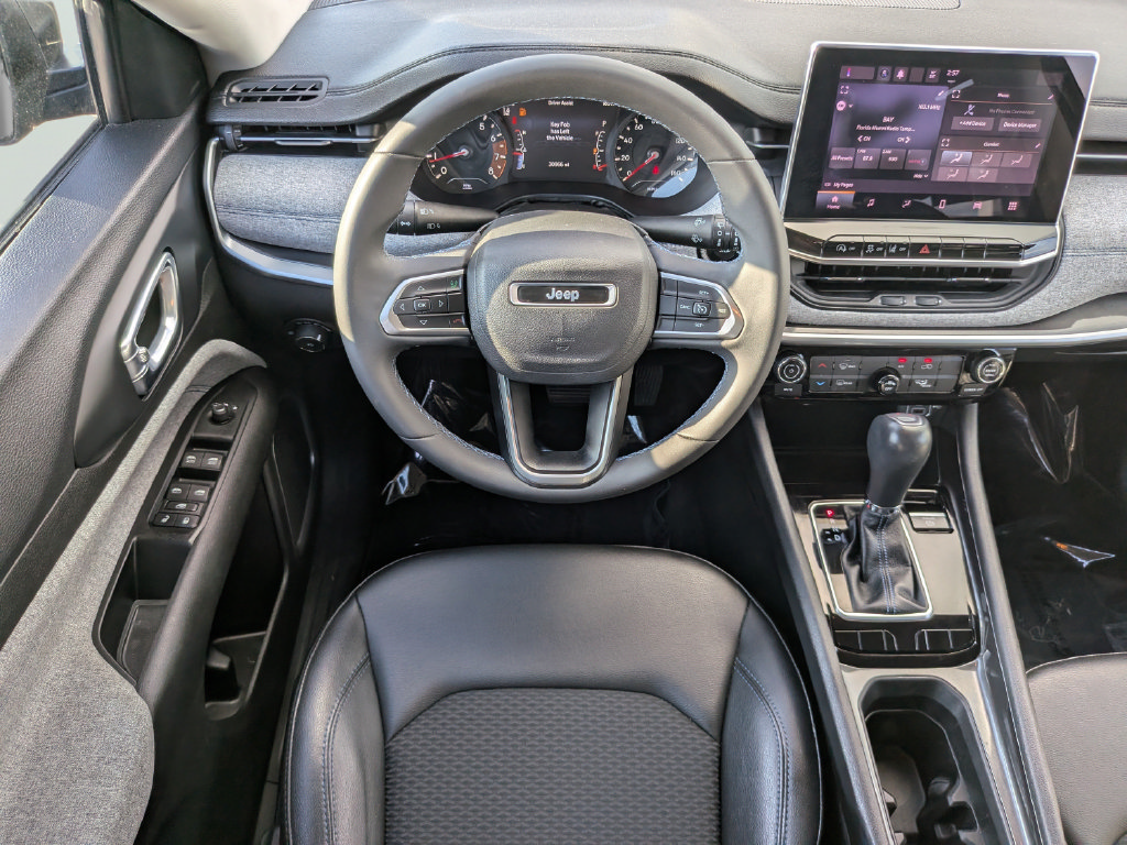 Used 2022 Jeep Compass Latitude FWD image 13