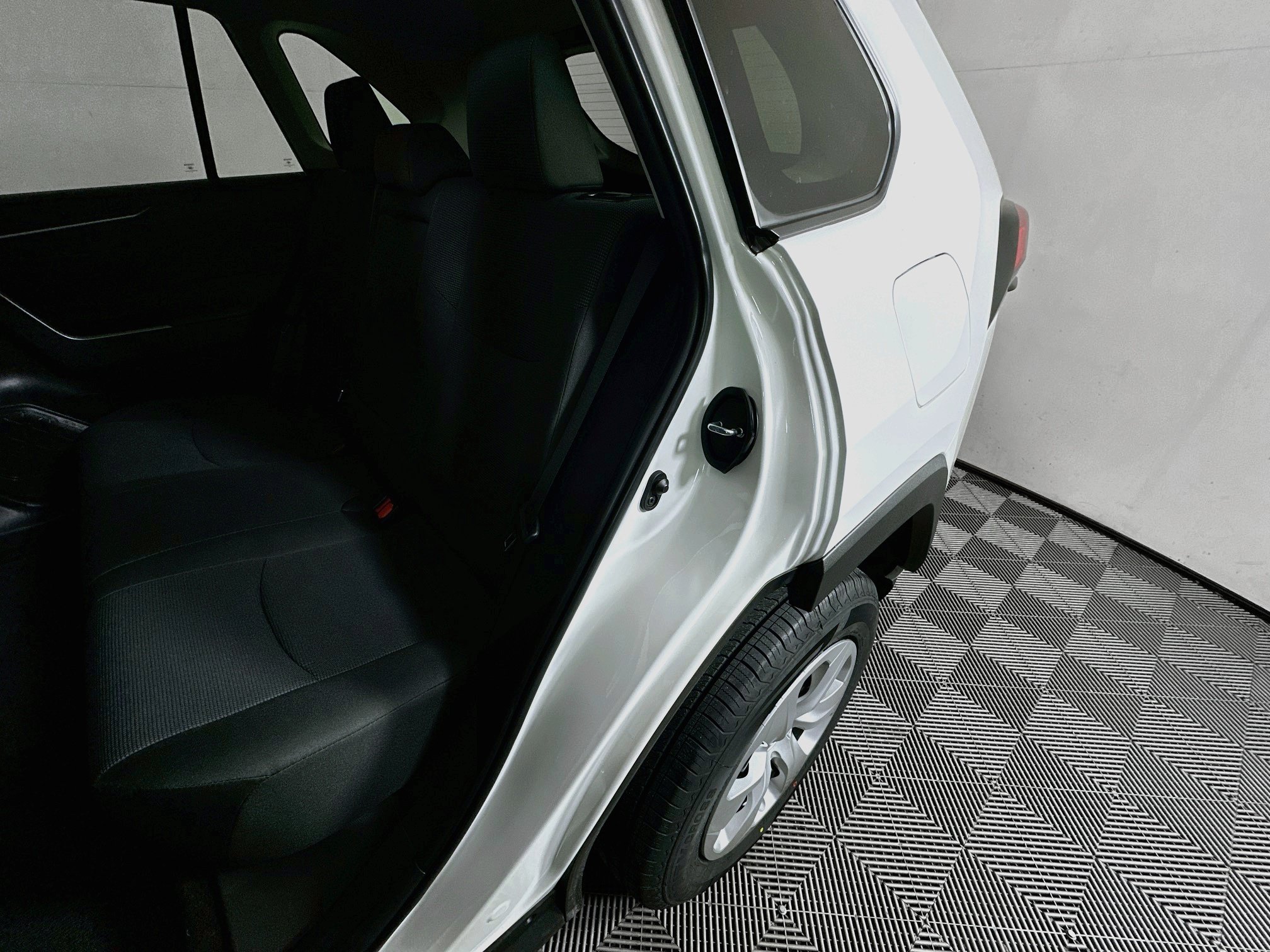 Certified 2025 Toyota RAV4 LE FWD image 25