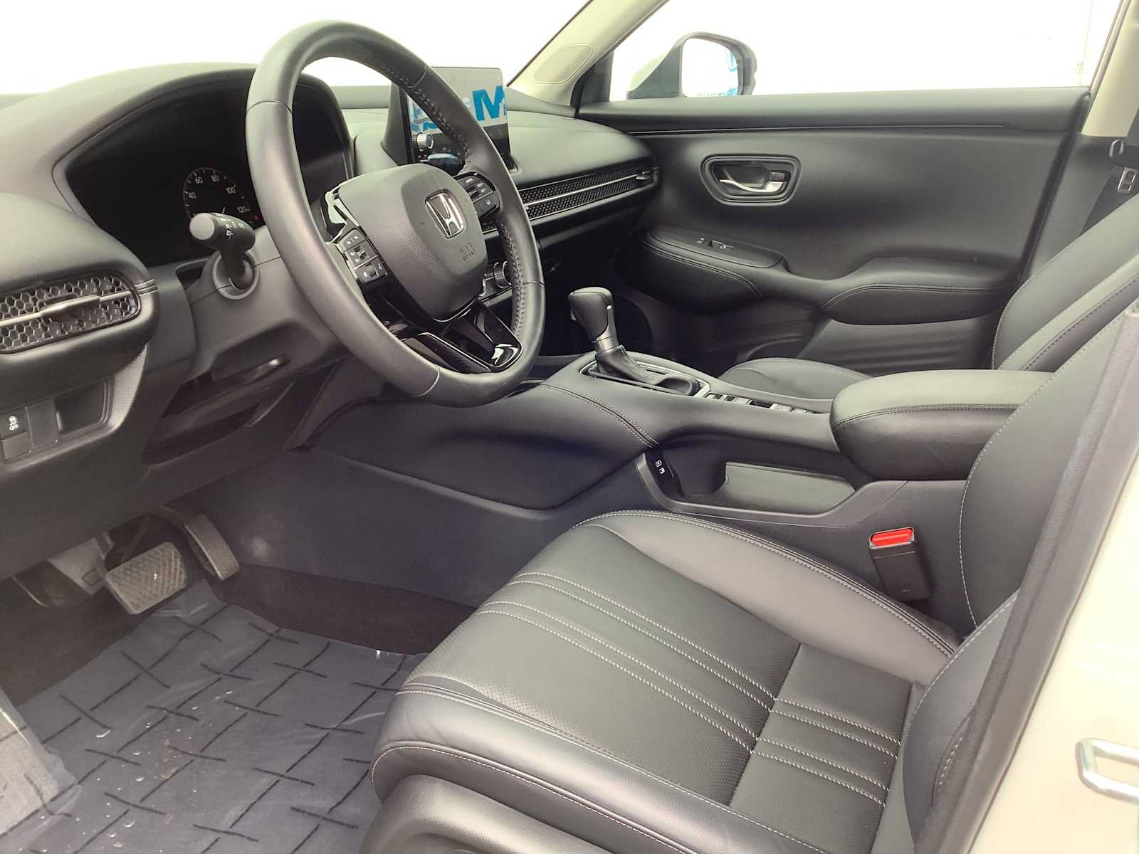 Used 2024 Honda HR-V EX-L image 3
