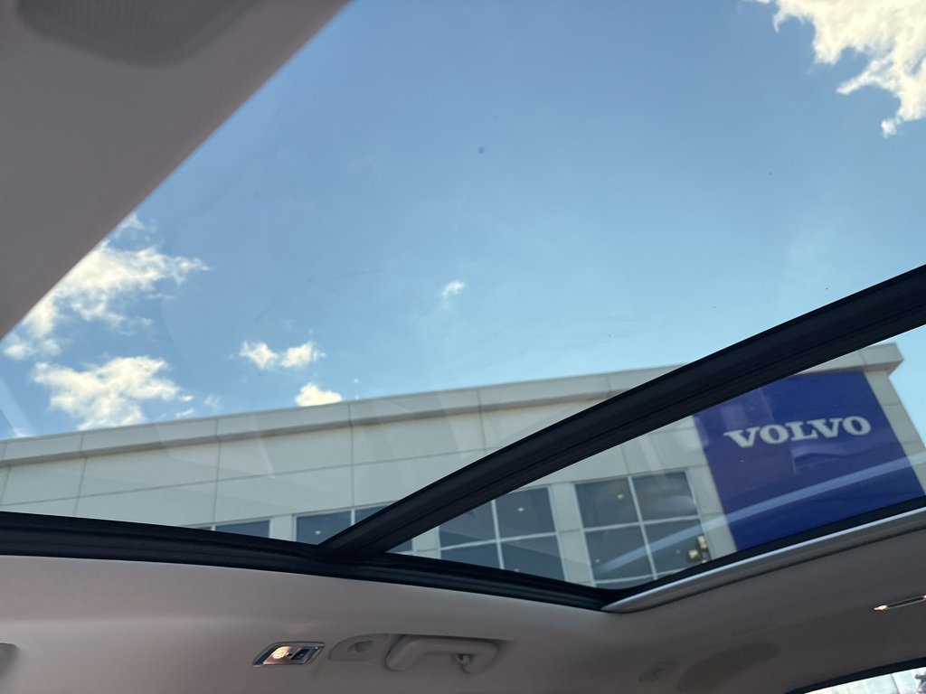 Used 2020 Volvo XC90 T6 Momentum w/ Protection Package Premier image 33