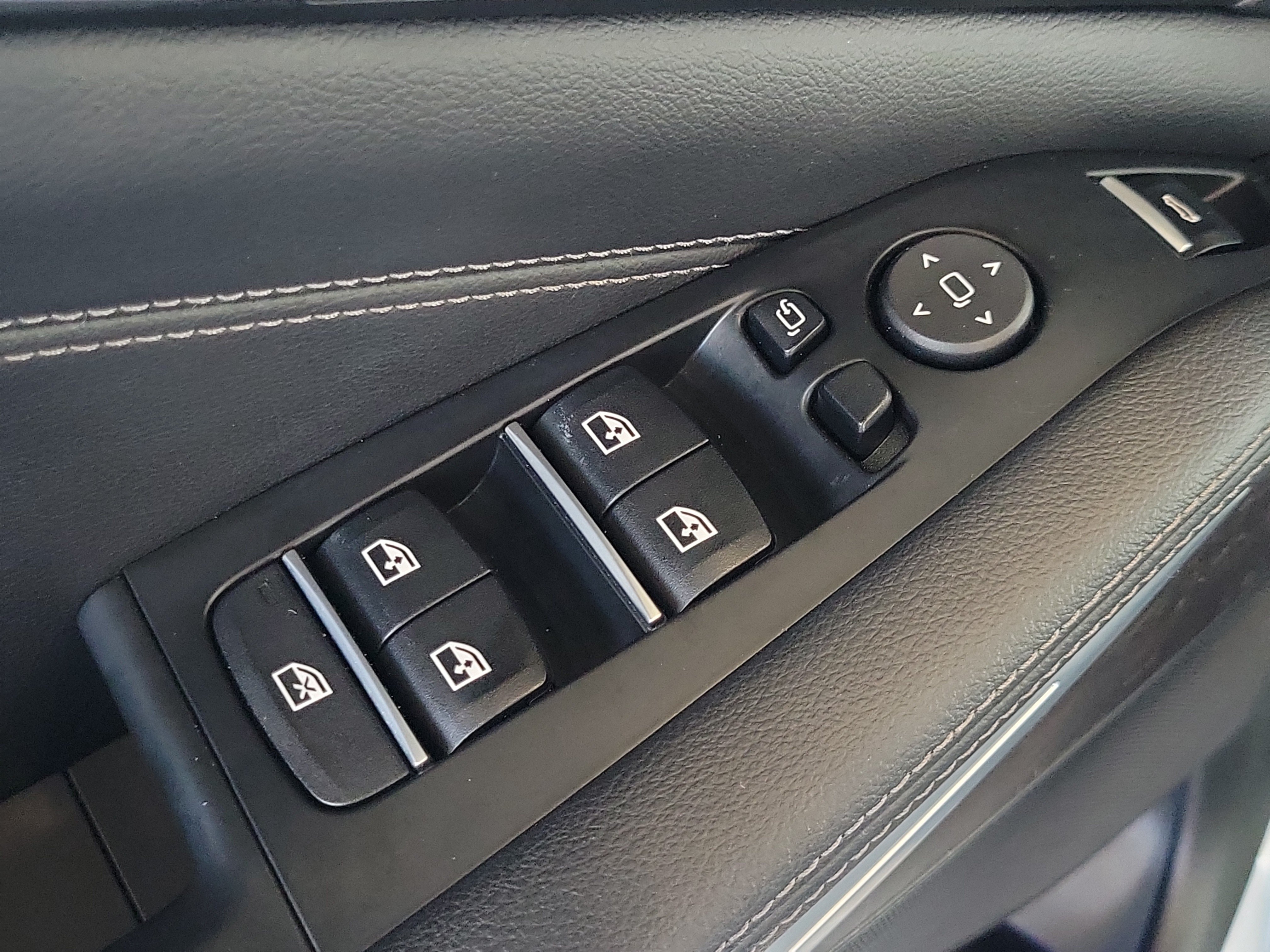 Used 2022 BMW X5 xDrive40i w/ M Sport Package AWD/4WD image 18