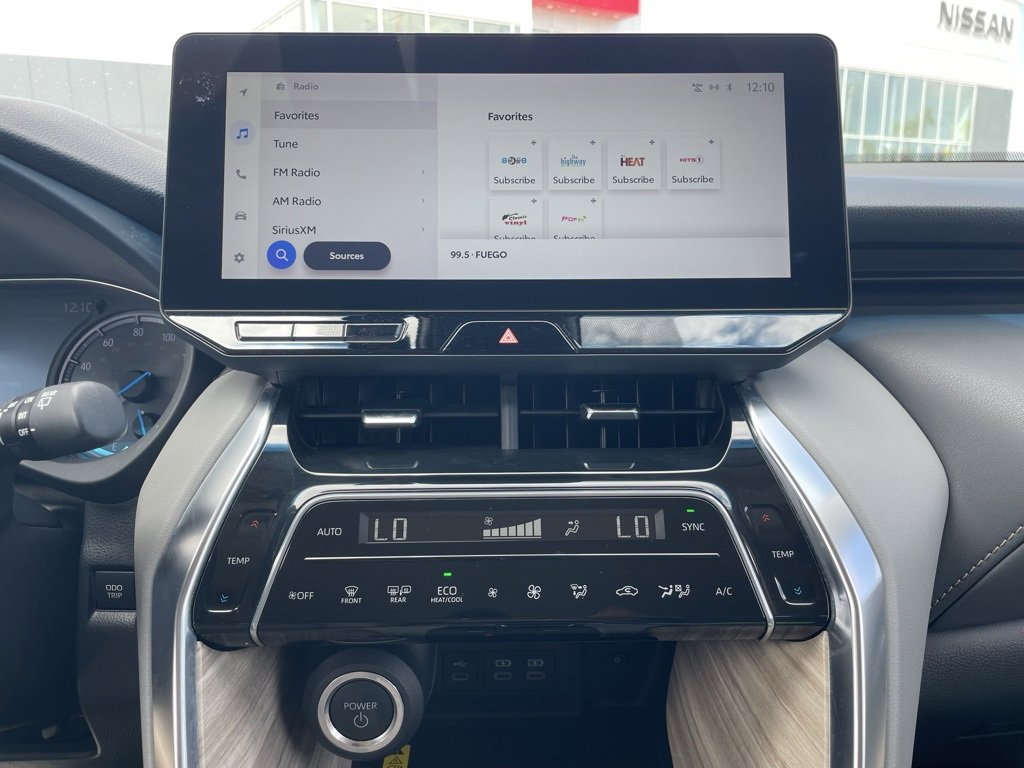 Used 2023 Toyota Venza LE image 16