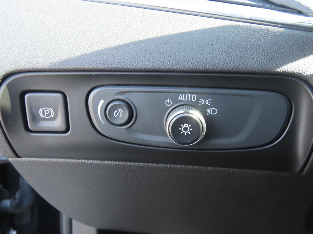 Used 2021 Buick Enclave Premium w/ Surround and Sites Package AWD/4WD image 28