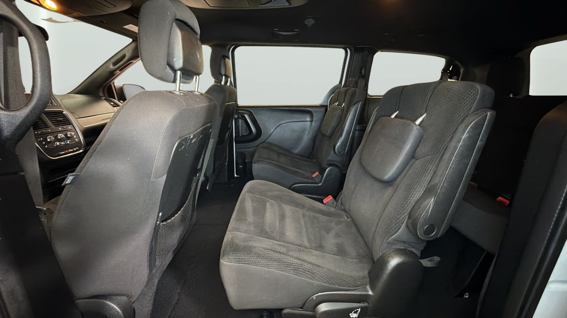 Used 2018 Dodge Grand Caravan SE FWD image 33