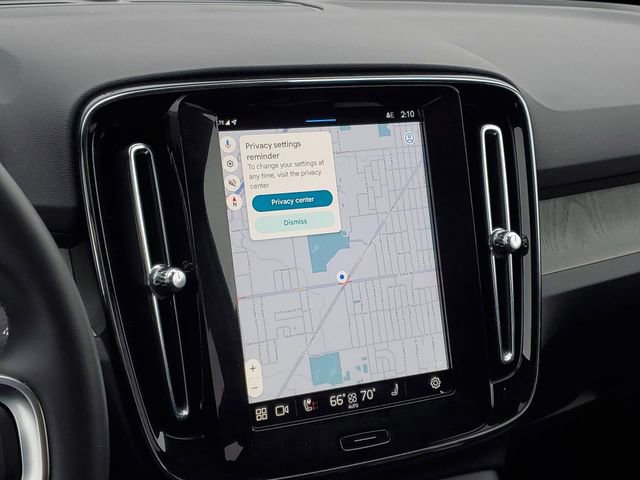 Used 2025 Volvo XC40 B5 Core image 14