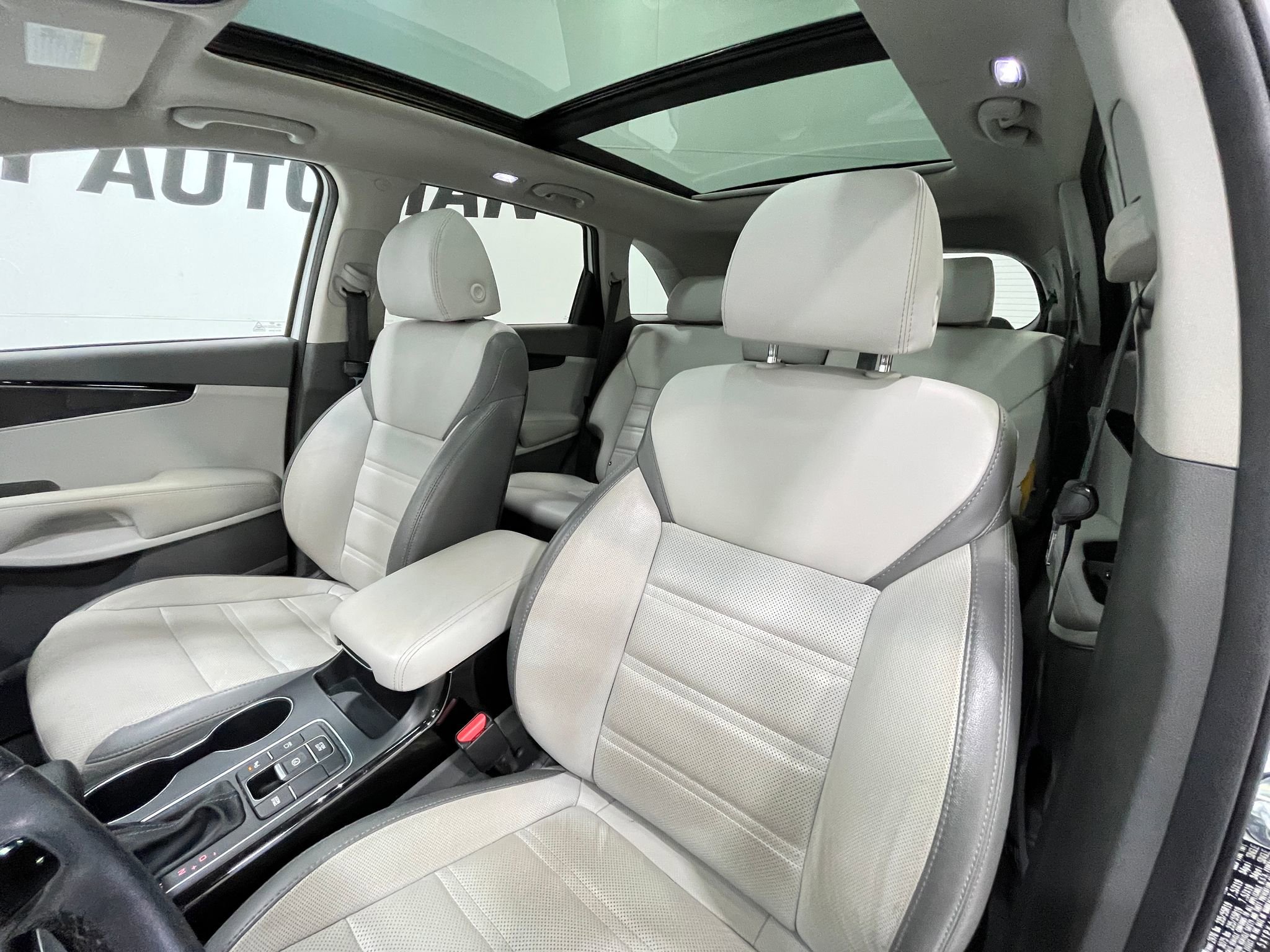 Used 2020 Kia Sorento SX image 13