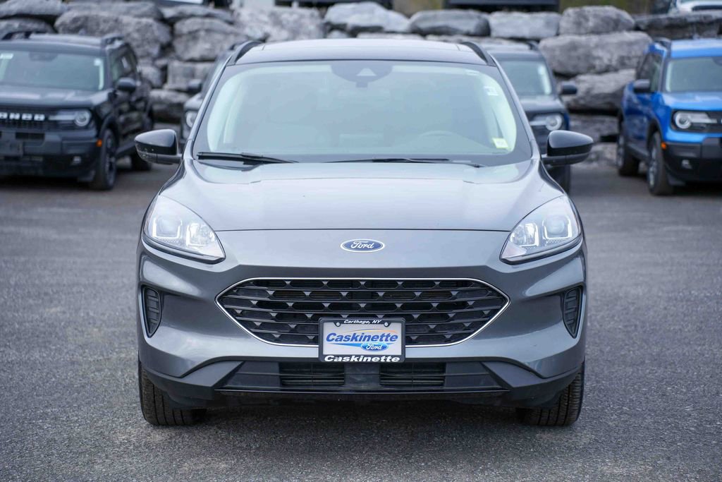 Certified 2022 Ford Escape SE w/ SE Sport Appearance Package image 2