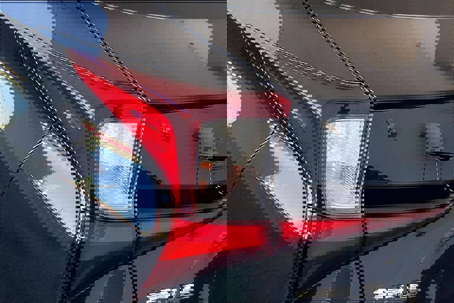 Used 2022 Toyota Prius L Eco image 28