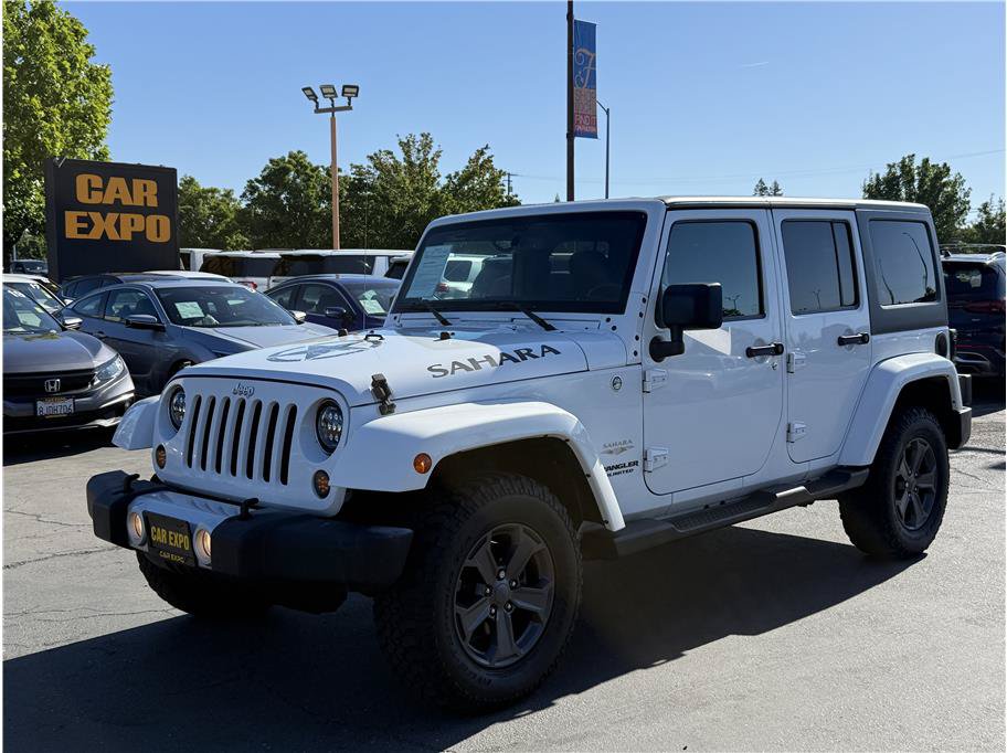 Used 2015 Jeep Wrangler Unlimited Sahara w/ Connectivity Group AWD/4WD image 28