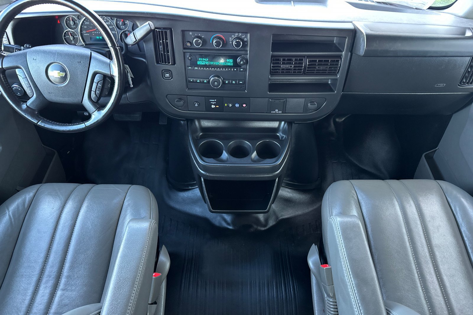 Used 2022 Chevrolet Express 2500 Extended w/ Driver Convenience Package image 11