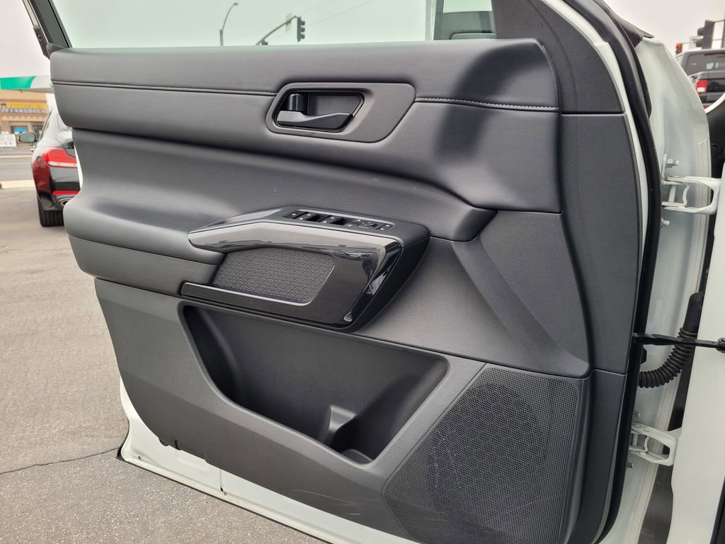 Used 2024 Nissan Pathfinder SV FWD image 25