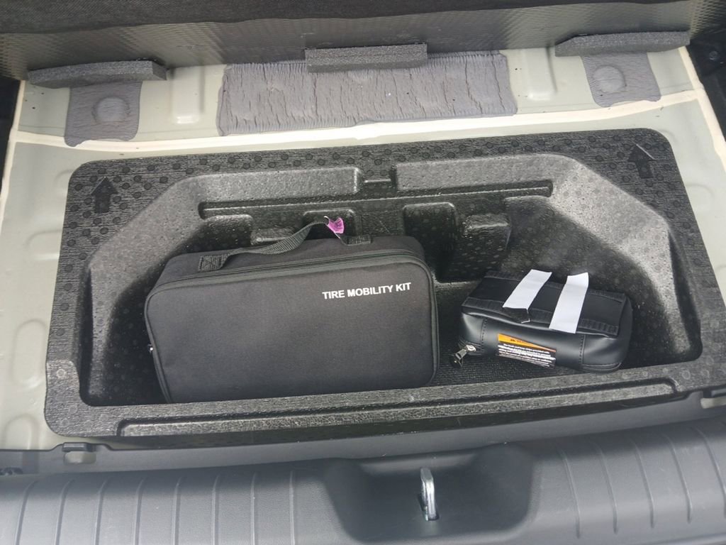 Used 2025 Hyundai Ioniq 6 SEL image 20