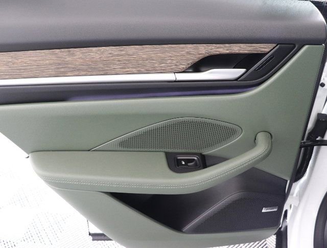 Used 2025 Porsche Macan 4S Electric image 15